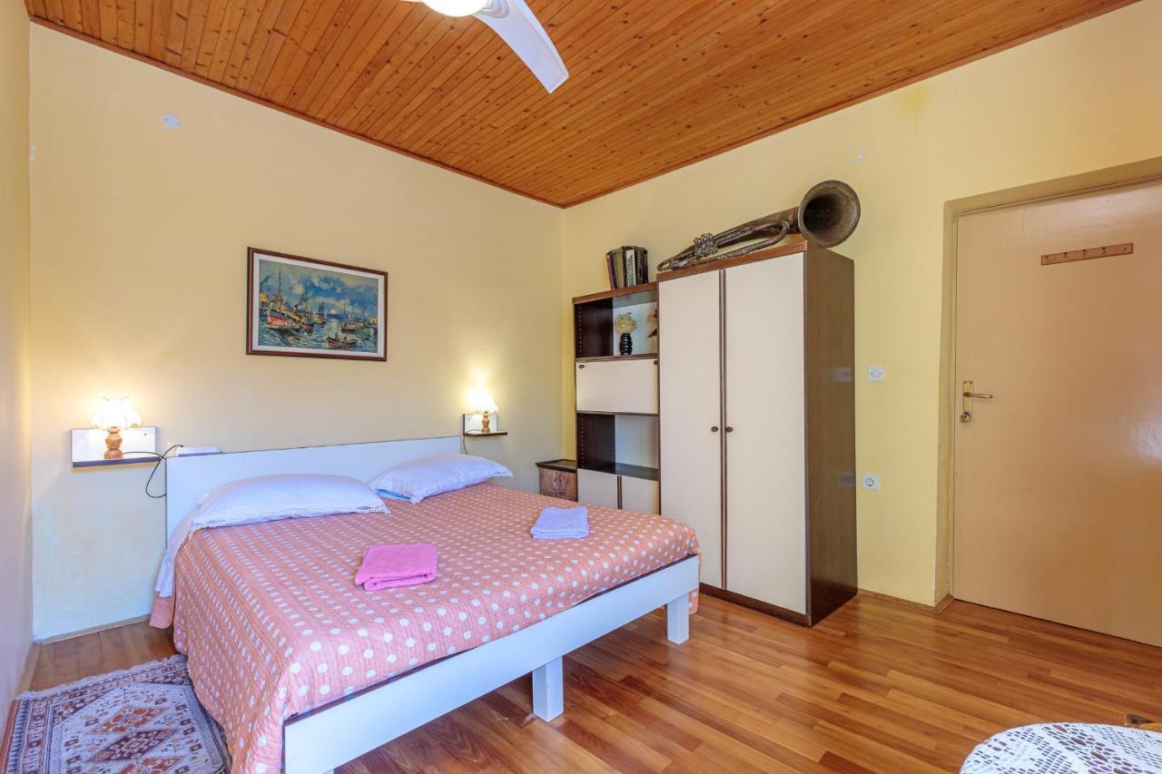 Rooms Nela Hum Exterior photo
